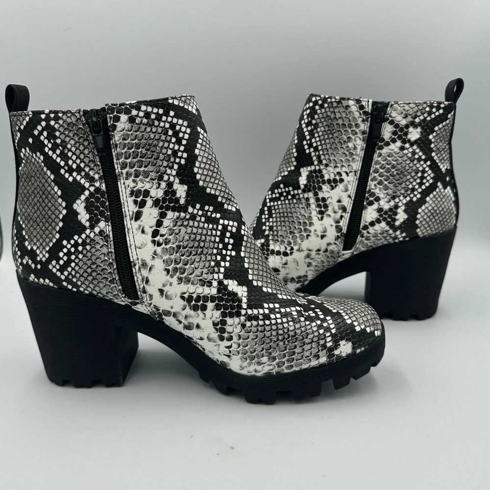 Mix No. 6 Cooya Snake Print Block Heel Ankle‎ Boots Women’s 8
